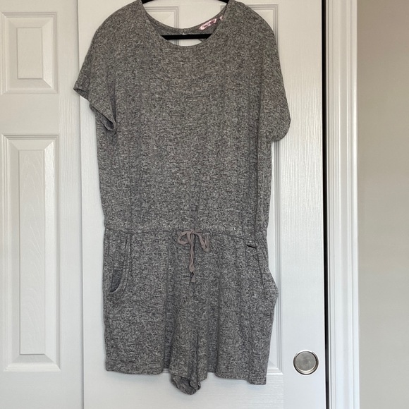 One piece loungewear - Picture 1 of 4
